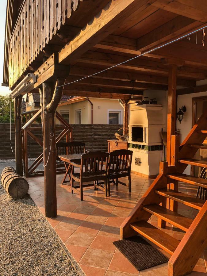 Tulipanos Vendeghaz Apartament